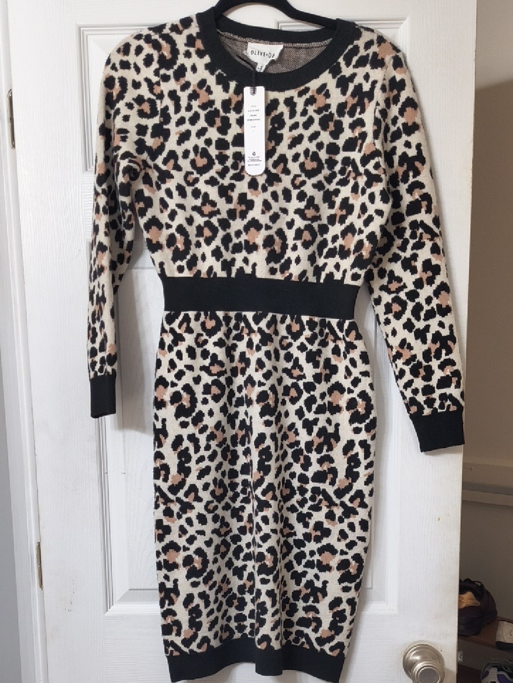 Beautiful Olive+Oak Animal Print Dress NWT Size S. Does Have Some Stretch